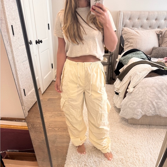 TNA Cream Elastic Waist cargo Pants - Picture 2 of 6